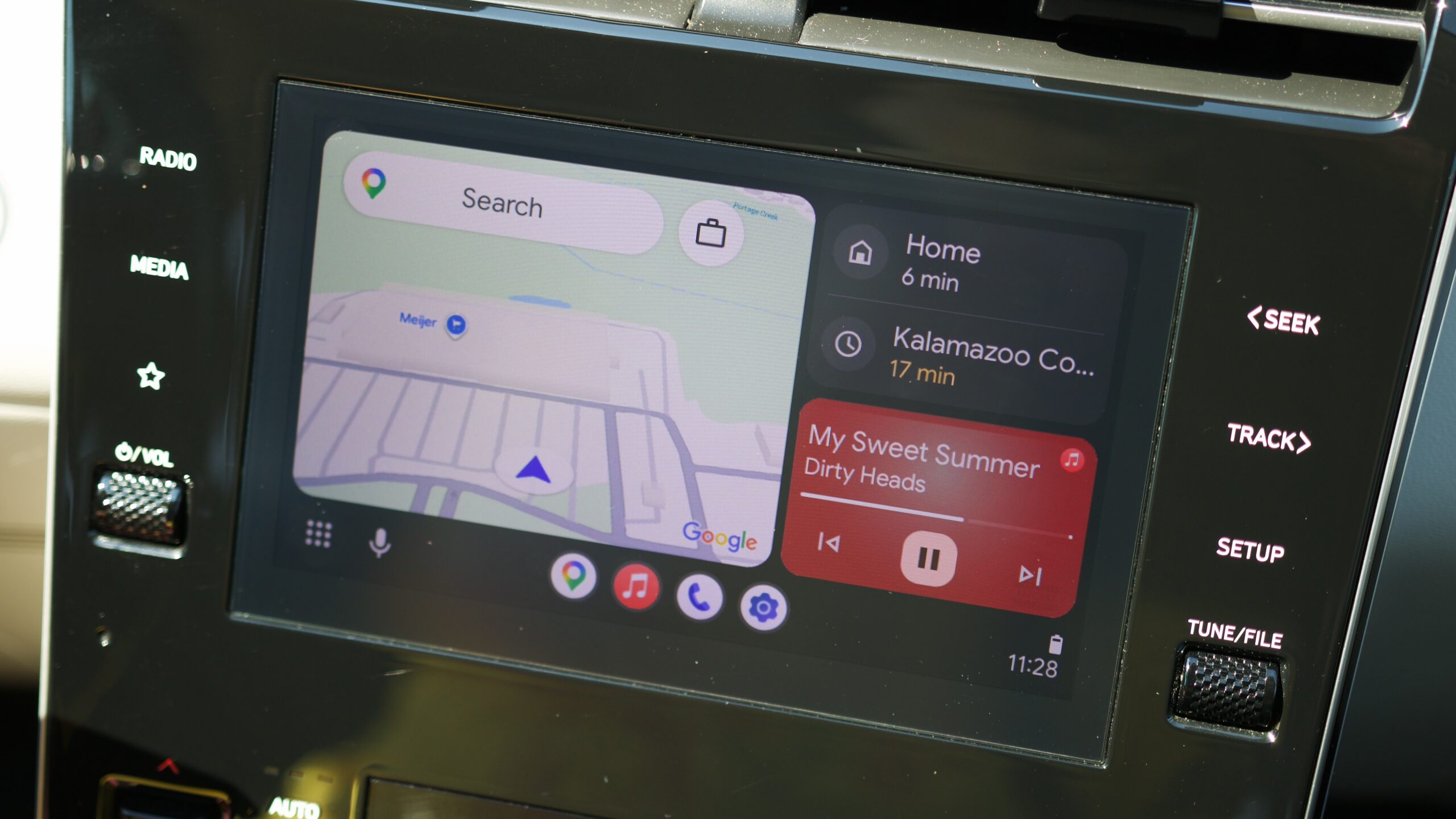 Android Auto could soon take dual-SIM phones more seriously