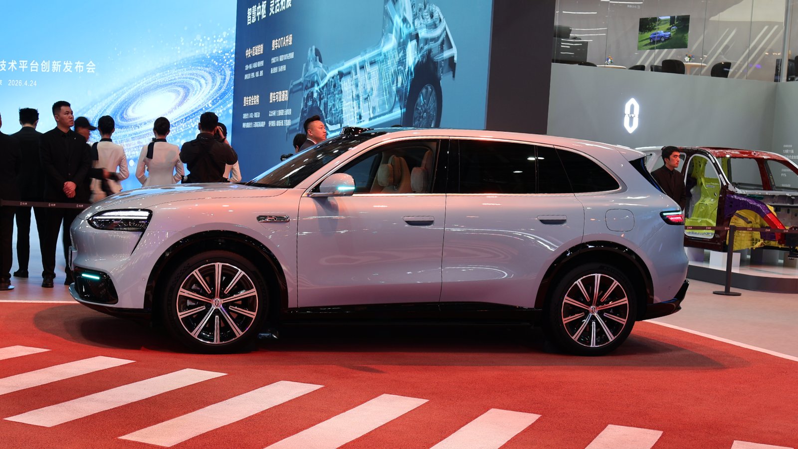 China NEV retail sales fall 13% in October 1-11 as penetration slips to 61.2%