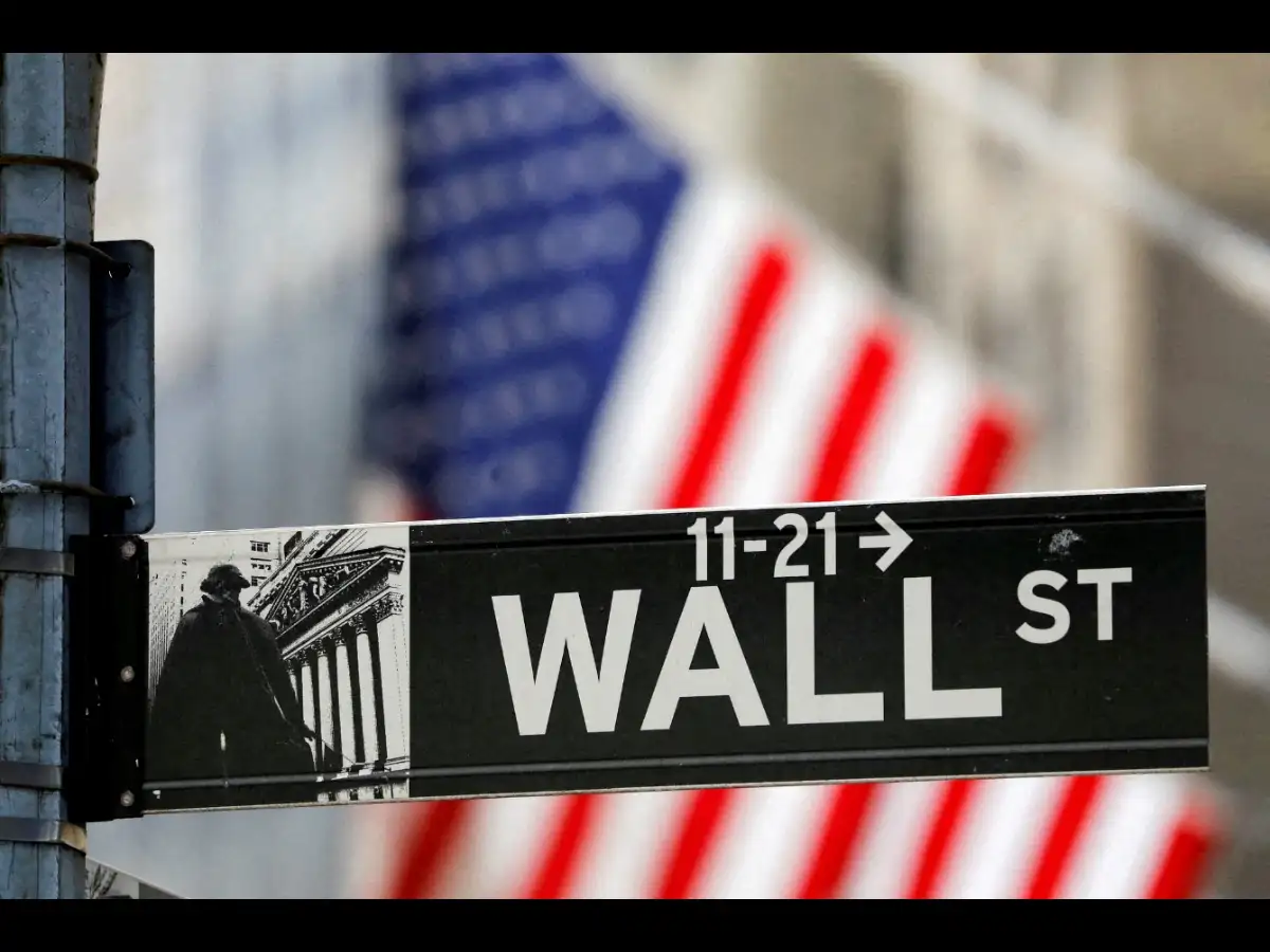 Wall Street firms tie bonuses, promotions to AI skills, survey finds