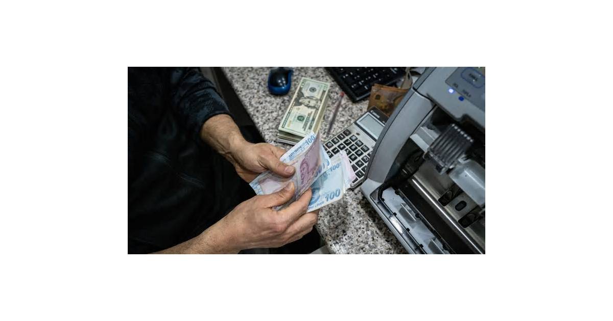 Turkey Lets Lira Fall Quicker to Avoid Future Devaluation Risk
