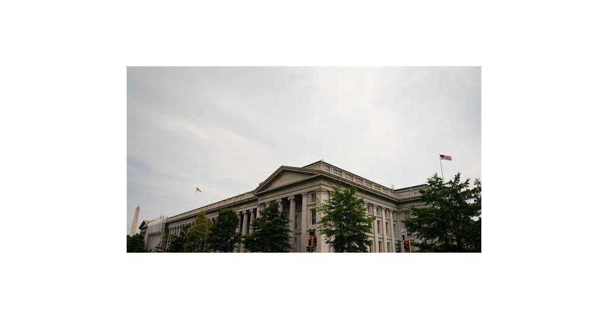 Treasuries Slump as Hot Inflation Lifts Fed Rate-Hike Bets