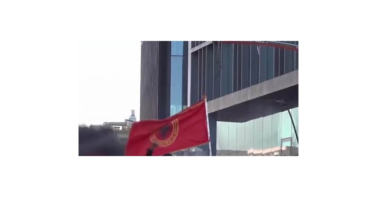 Albania student protesters set fires, hurl stones at police
