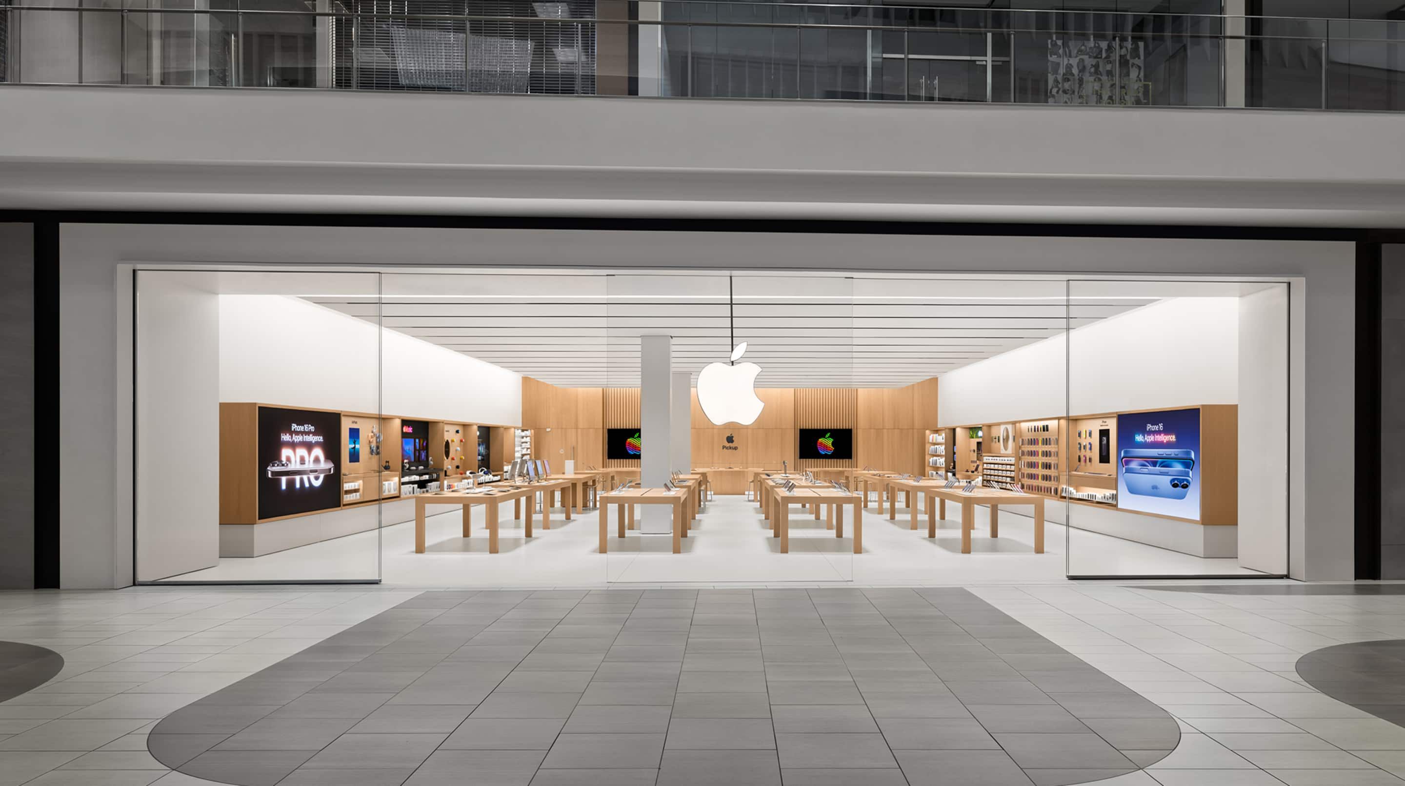 Apple Store Near Los Angeles Closed Due to 'Events Beyond Our Control'
