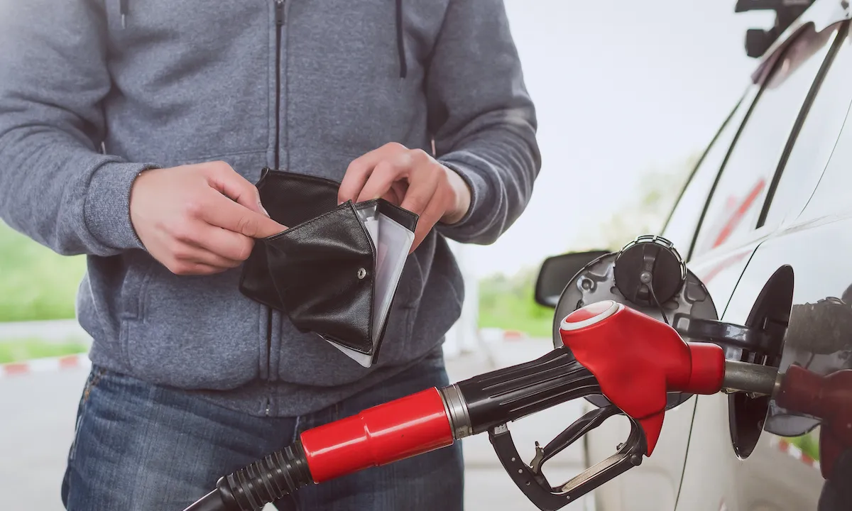 Gasoline Surge Tests Consumers With Little Left in the Tank