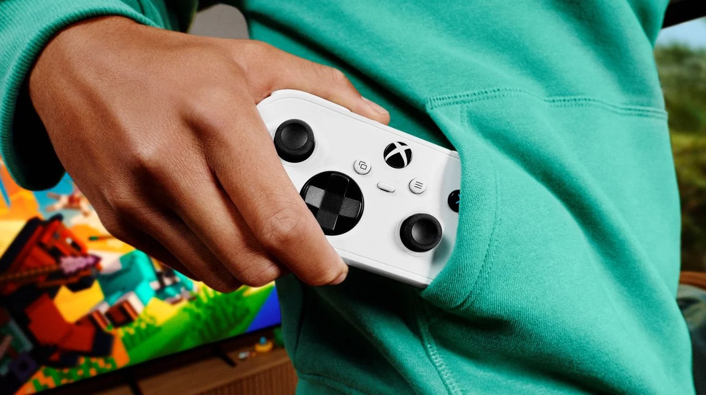 There’s A New Xbox Controller That’s Cheaper, Smaller, And Doesn’t Use AA Batteries