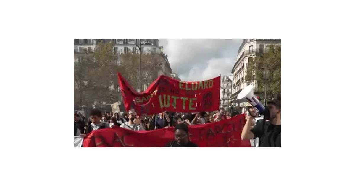 French high-schooler fights to 'learn in dignity'