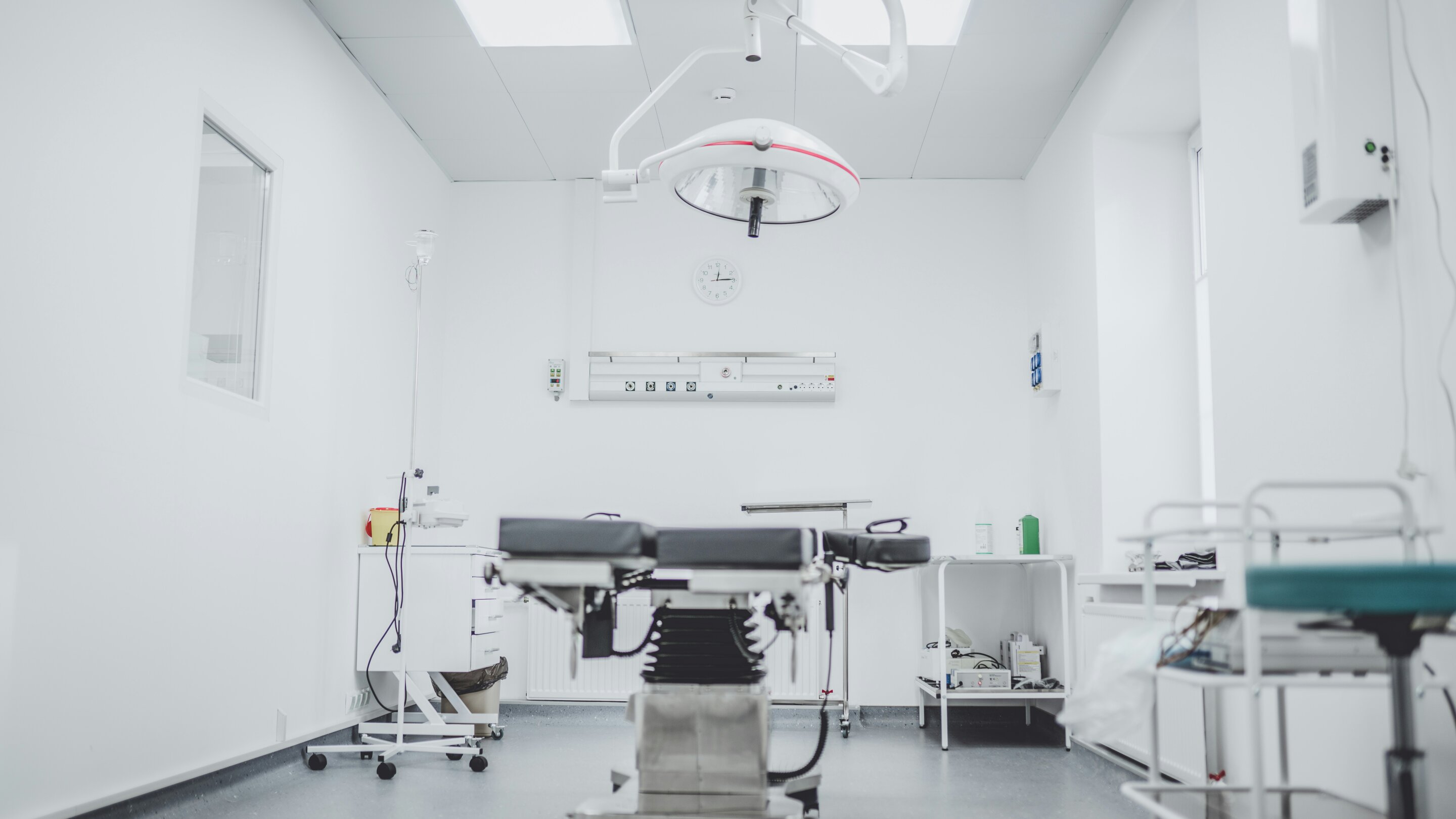 Medical device adverse event reports are often incomplete, inaccurate and delayed