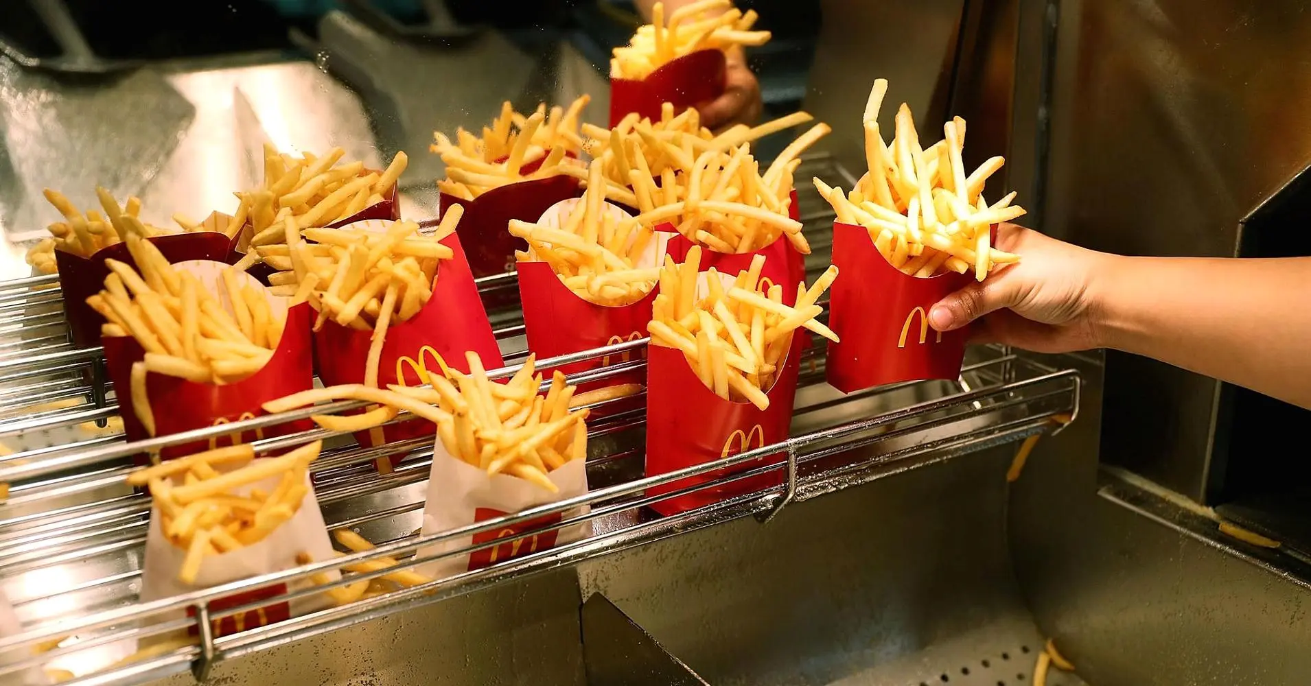 Singapore McDonald’s Shuts as Crowds Rush for $8 K-Pop Hats