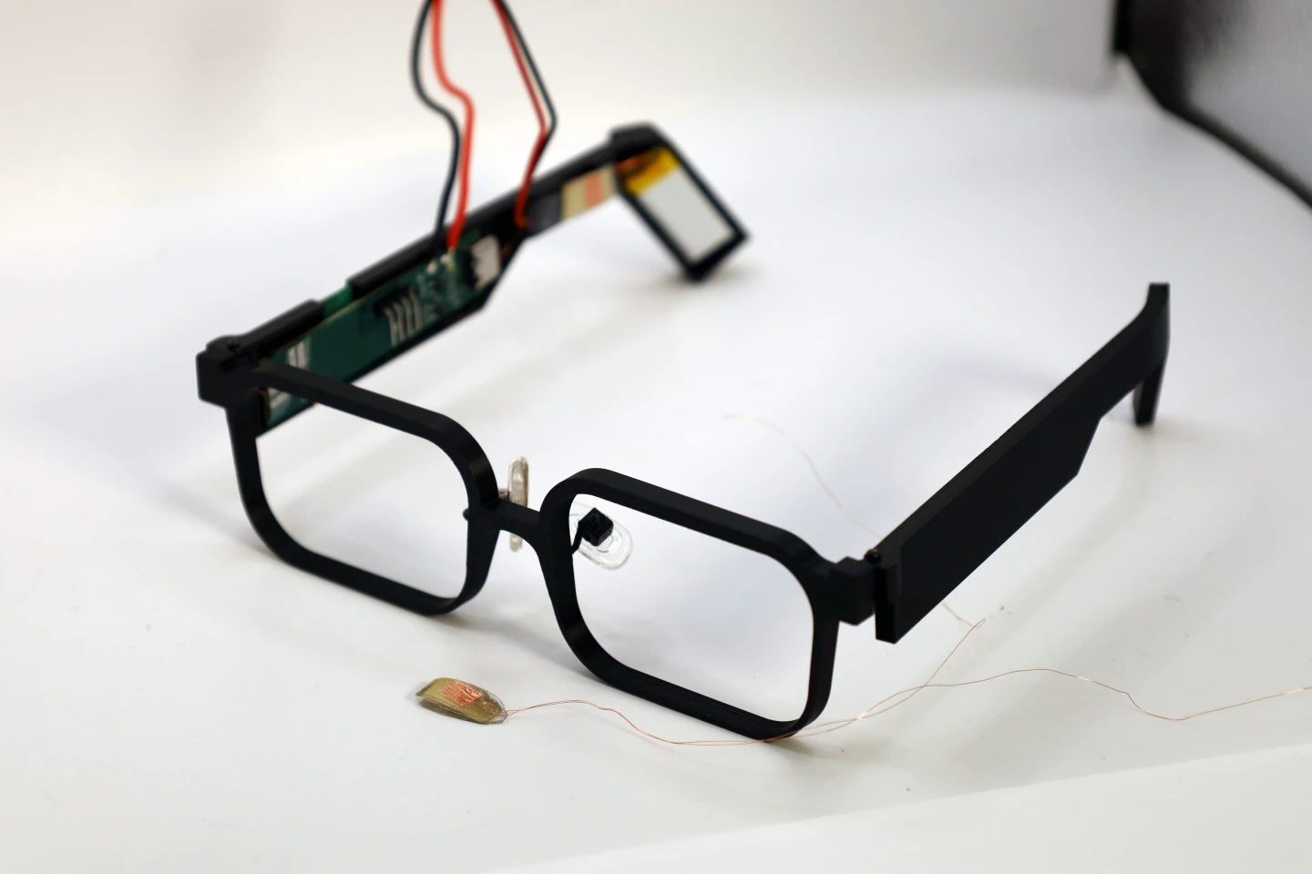 GlassTENG aims to turn everyday frames into a health tracker with no battery