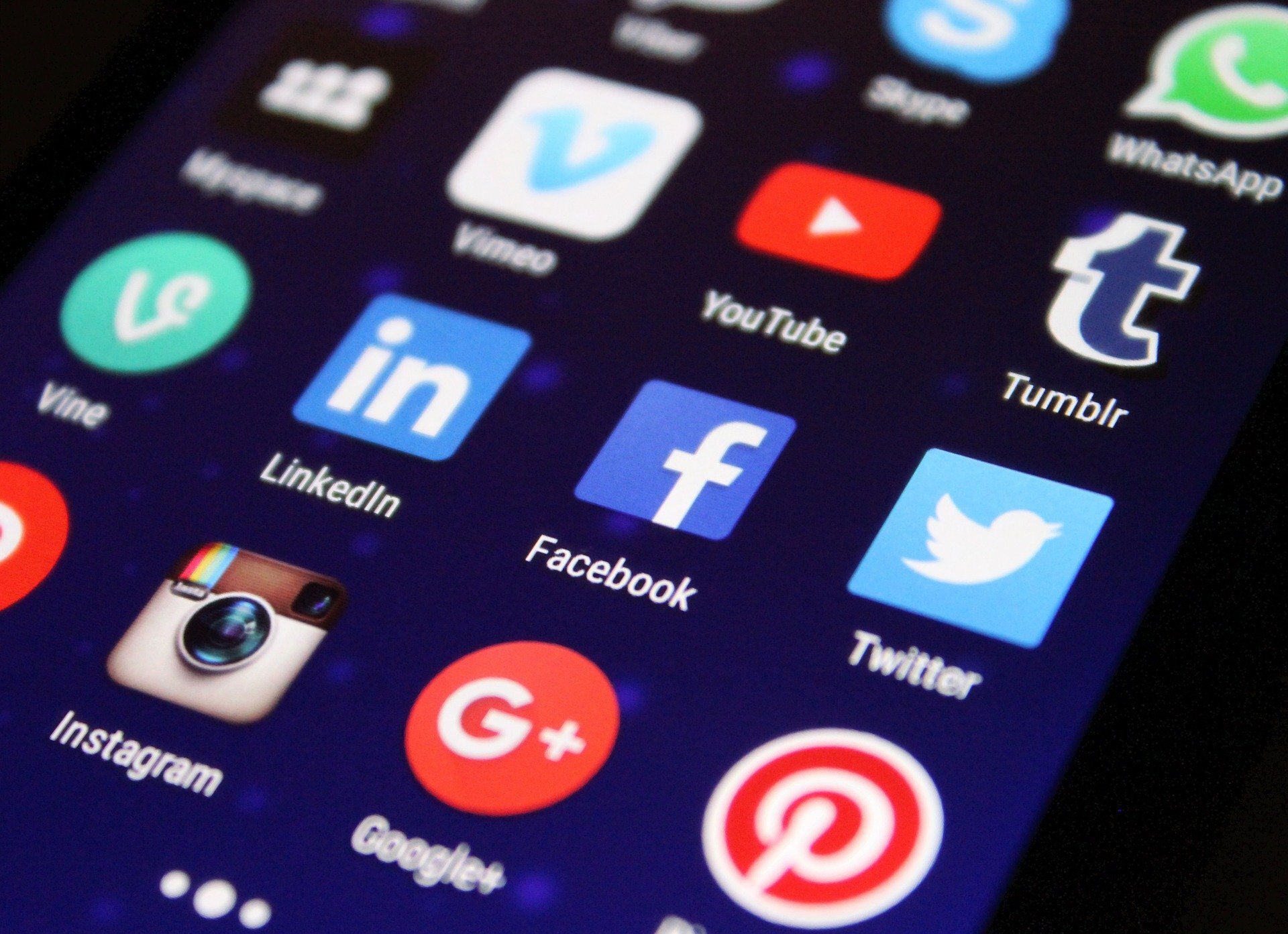 Social media detox research leaves youth mental health questions unresolved, review finds