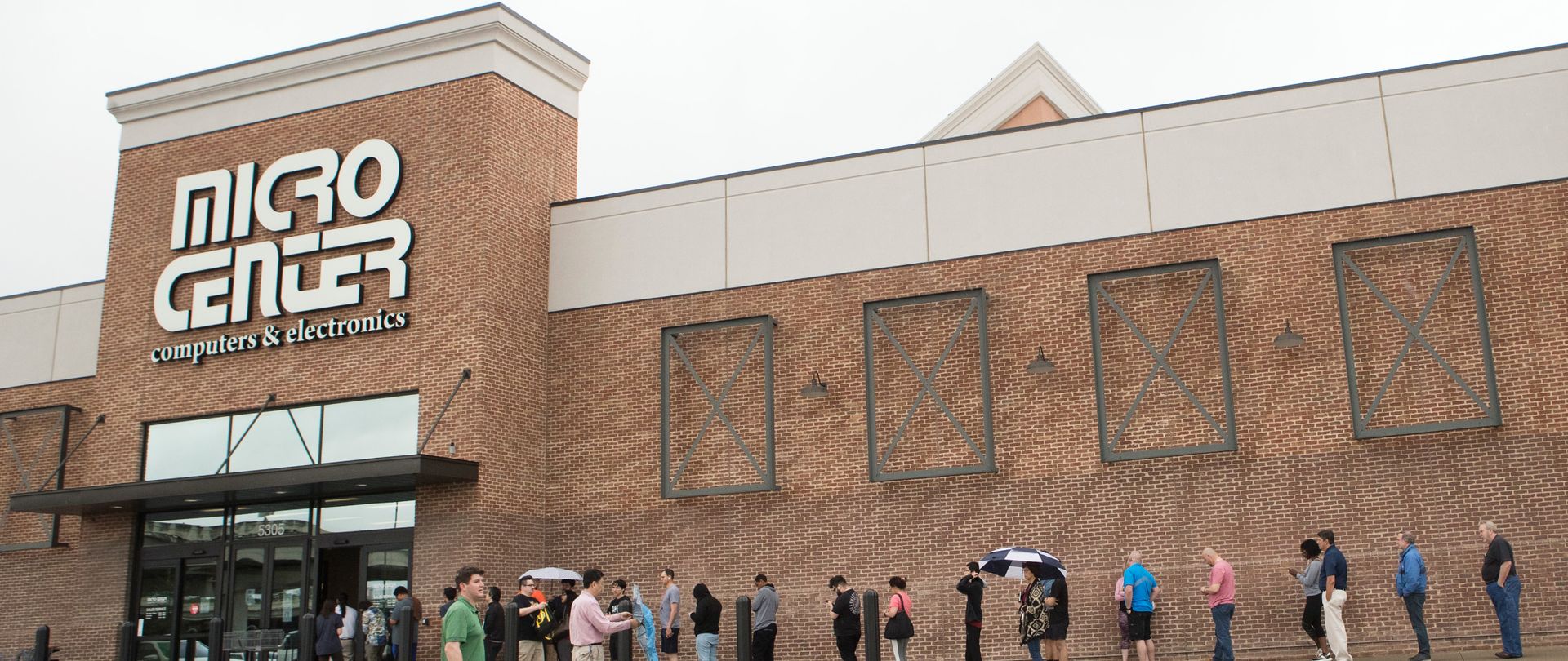 The internet isn’t the best place for finding PC components to upgrade your computer — brick-and-mortar stores still reign supreme thanks to bundled deals