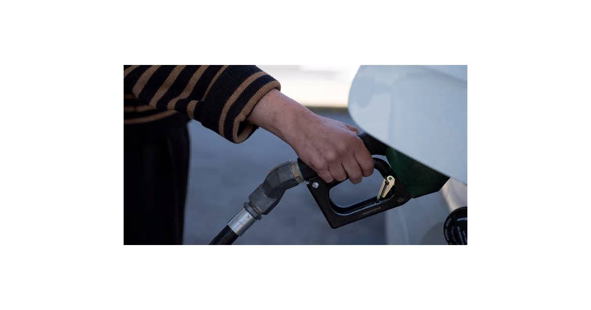 US retail sales beat expectations in September on higher gasoline prices