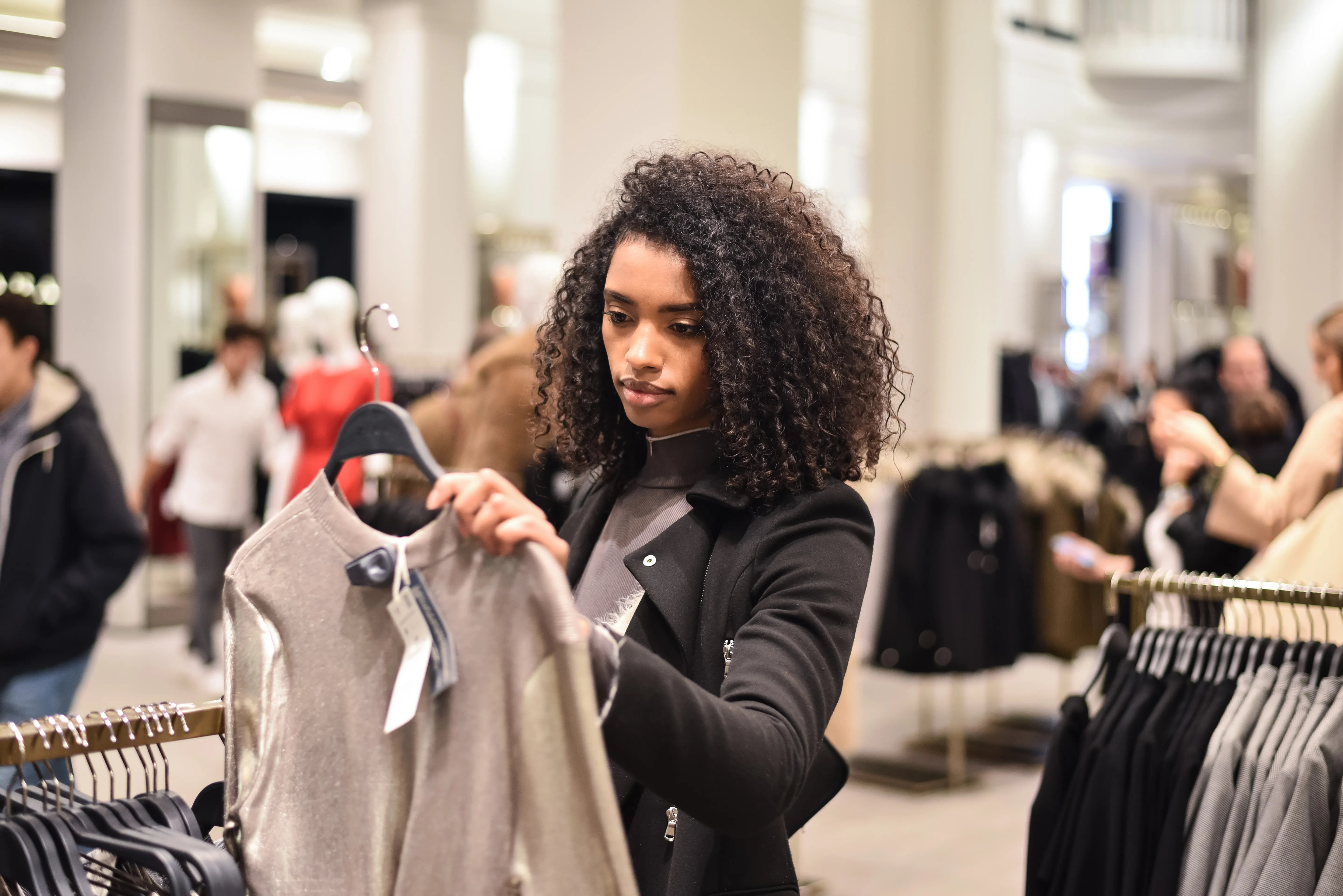 What Credit Card Data Reveals About the Cautious Holiday Shopper