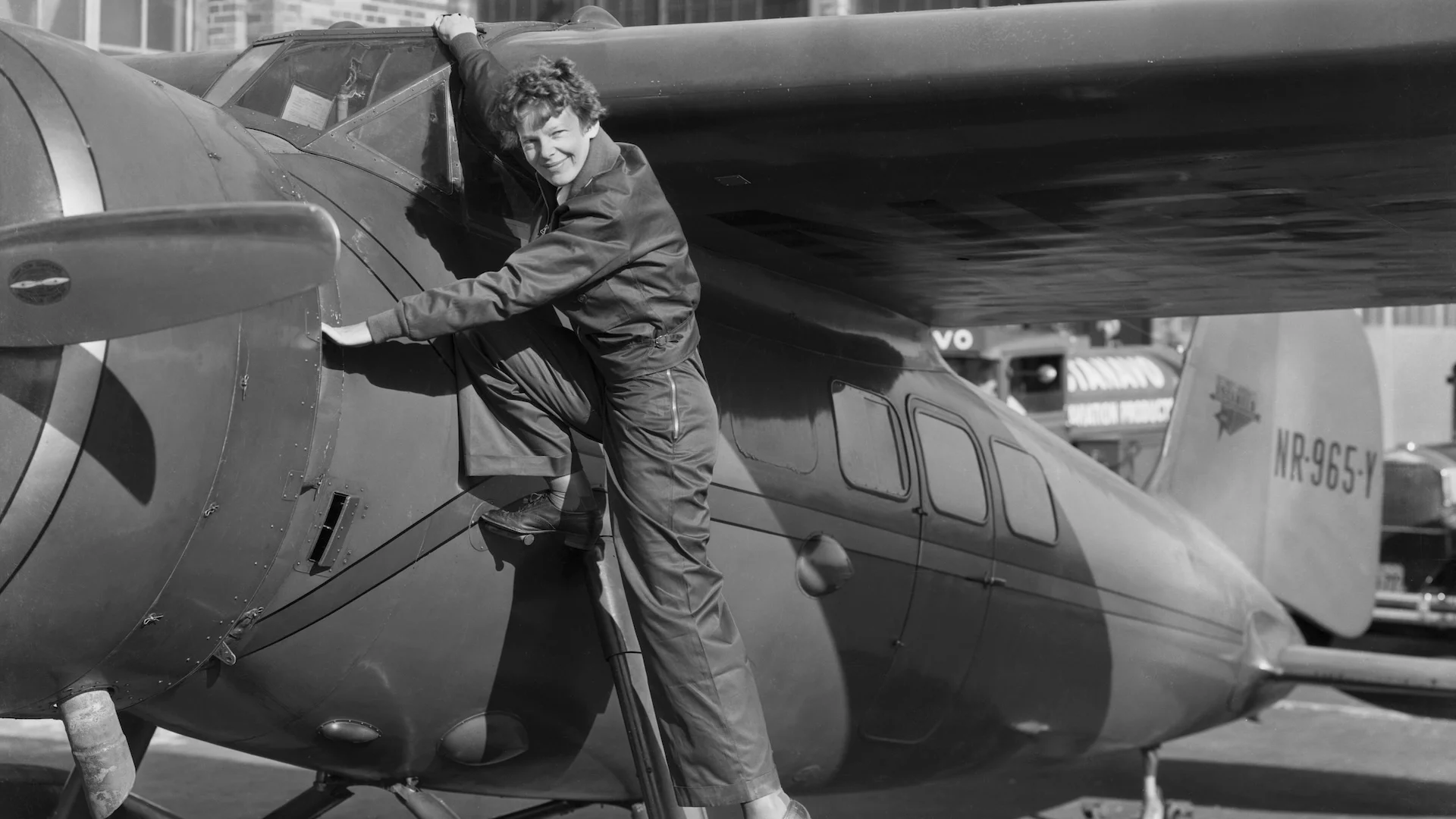 A new mission to find Amelia Earharts plane turns to AI for help