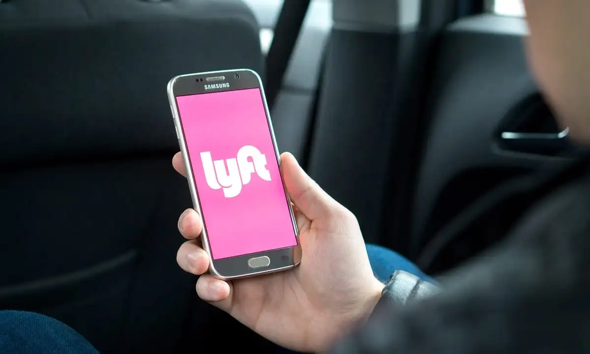 Lyft Banks on Corporate Travel With Alcove Chauffeur Service