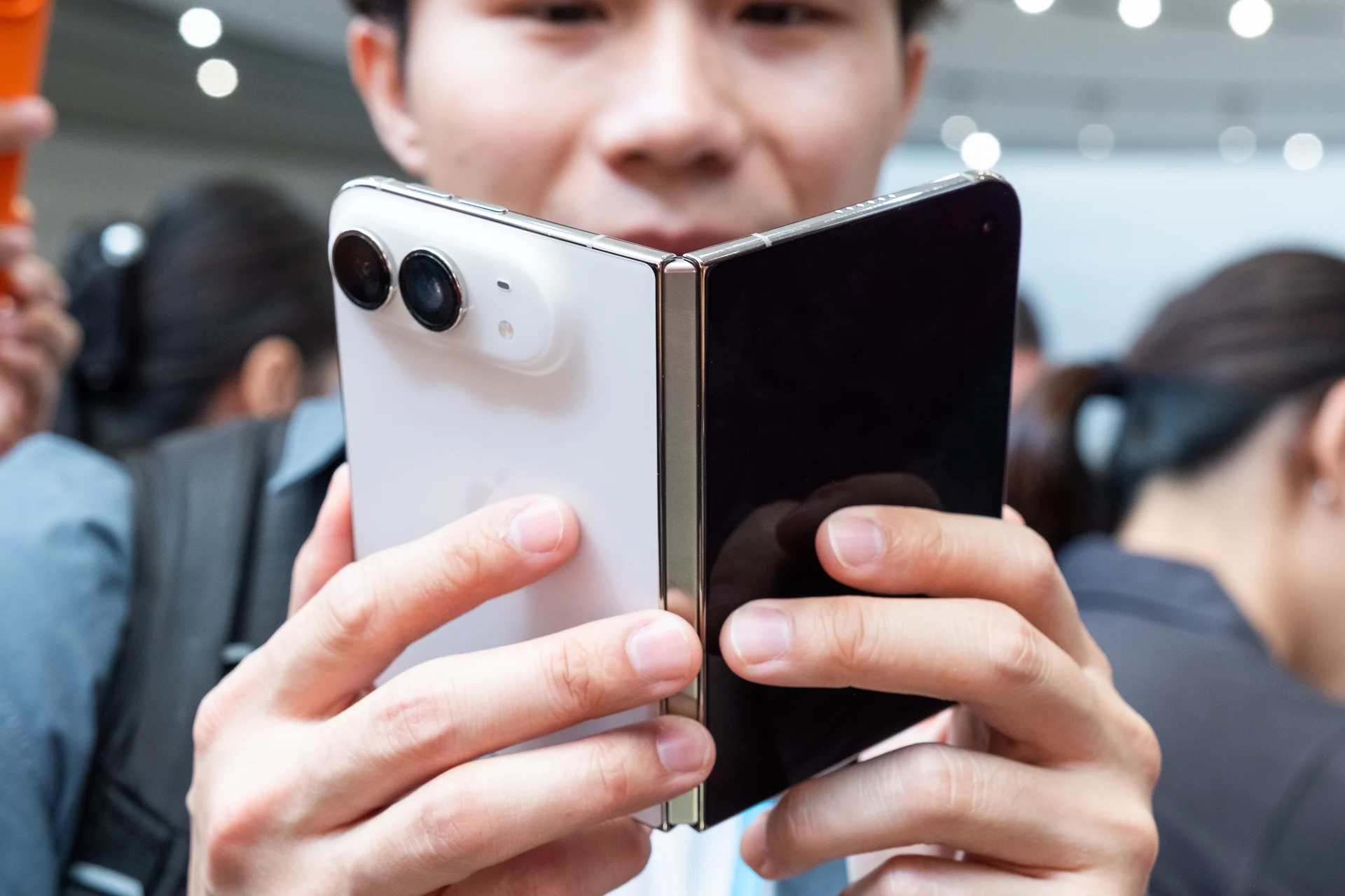 Man, You’d Better Not to Break Your iPhone Duo Screen