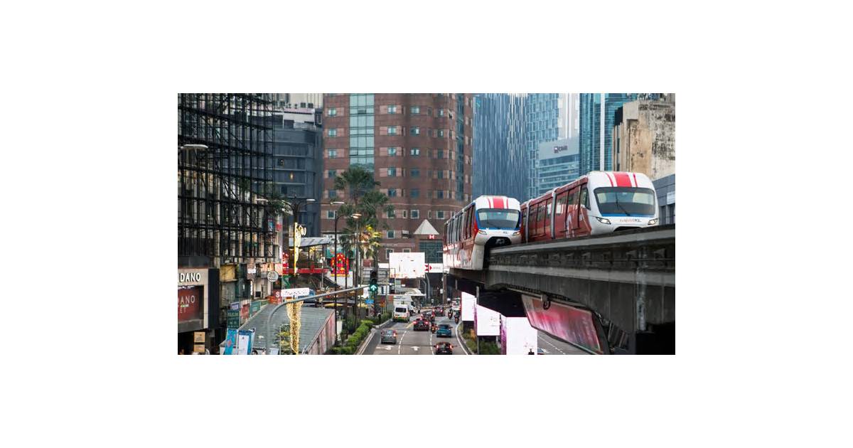 Malaysia’s Growth Tops Forecasts as AI Boom Drives Export Surge
