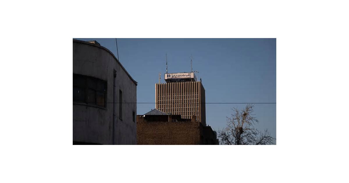 Lebanon Revokes License of Iran’s Bank Saderat Amid US Pressure