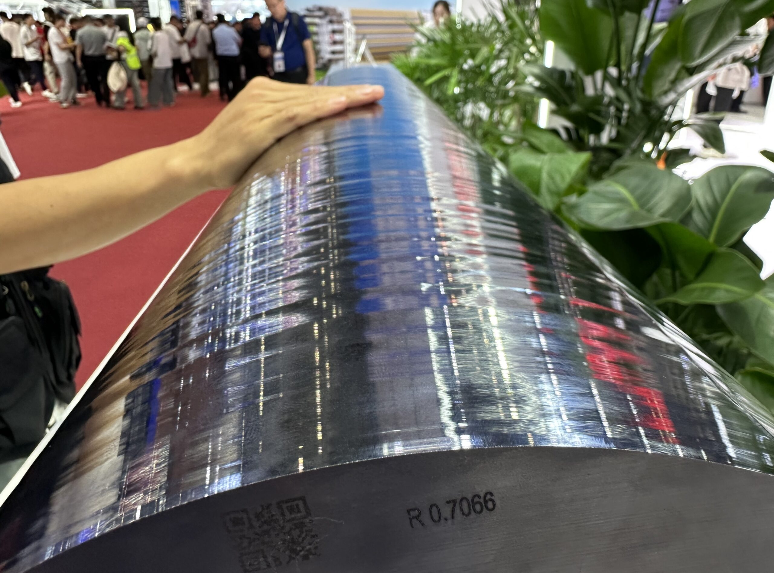 Chinese polysilicon producers weigh price floor, output cuts amid oversupply