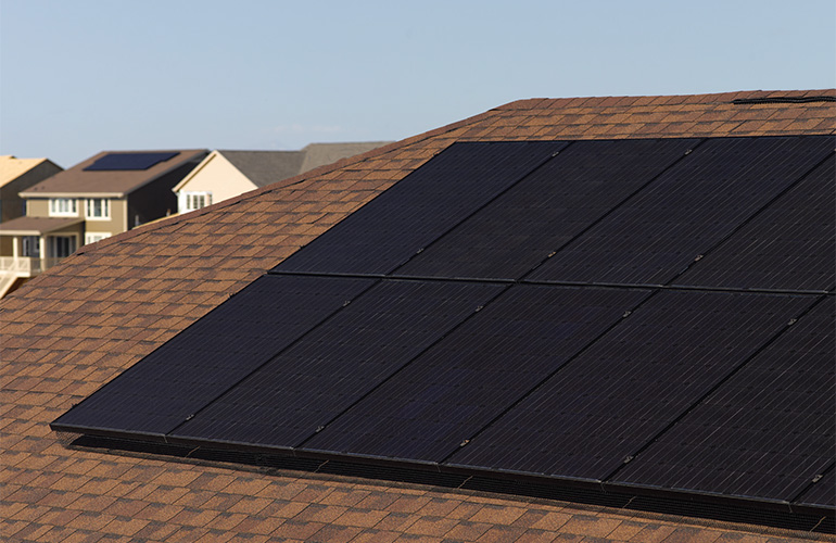 Solar inverters in 115°F heat why they slow down, and what quits first
