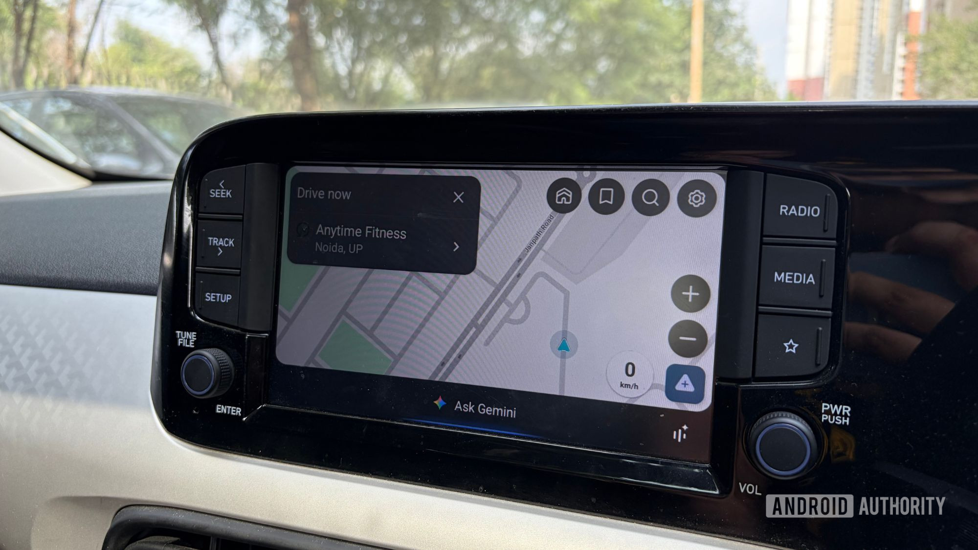 Android Auto’s missing signal bars are finally making a proper comeback