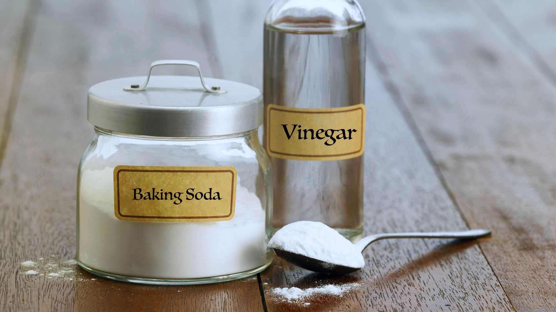 The truth about baking soda and vinegar — should they ever be mixed?