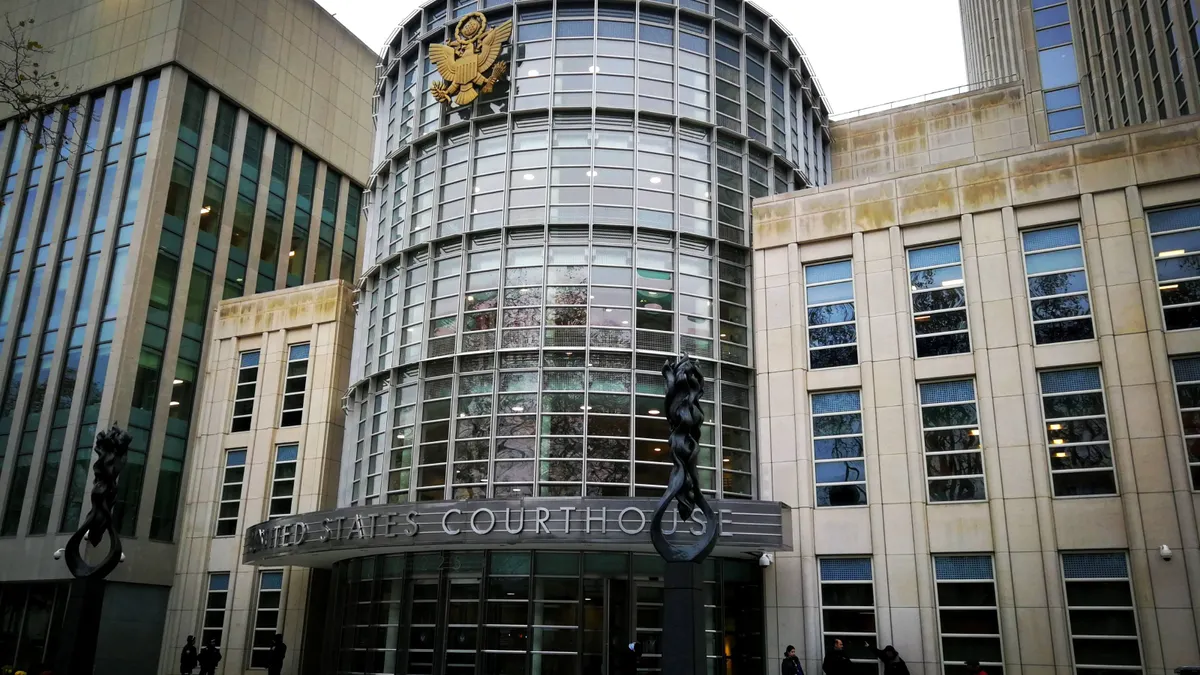 Visa, Mastercard urge court to approve fee settlement