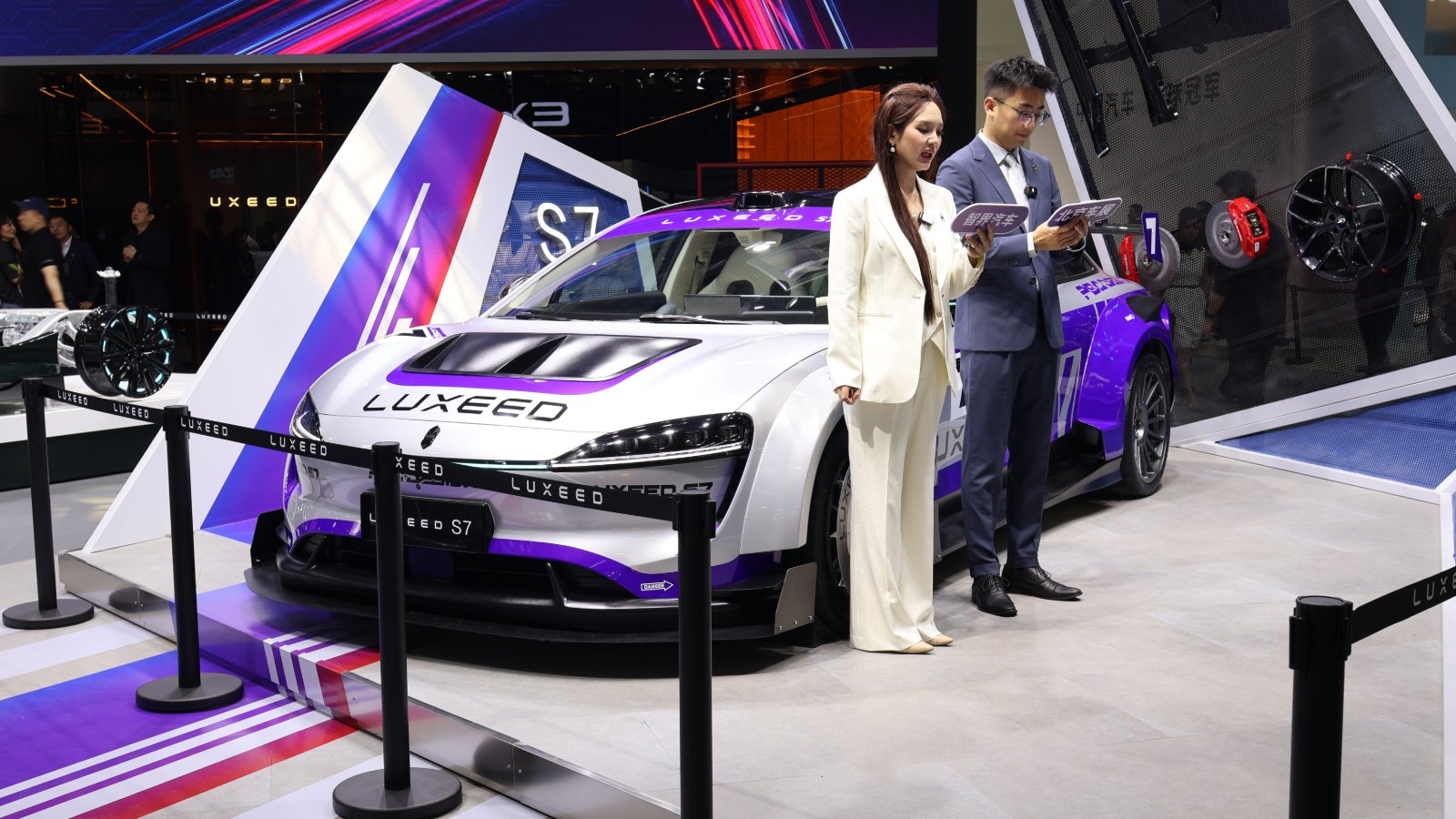 Chery's Huawei-backed Luxeed to get independent carmaking license, plans IPO