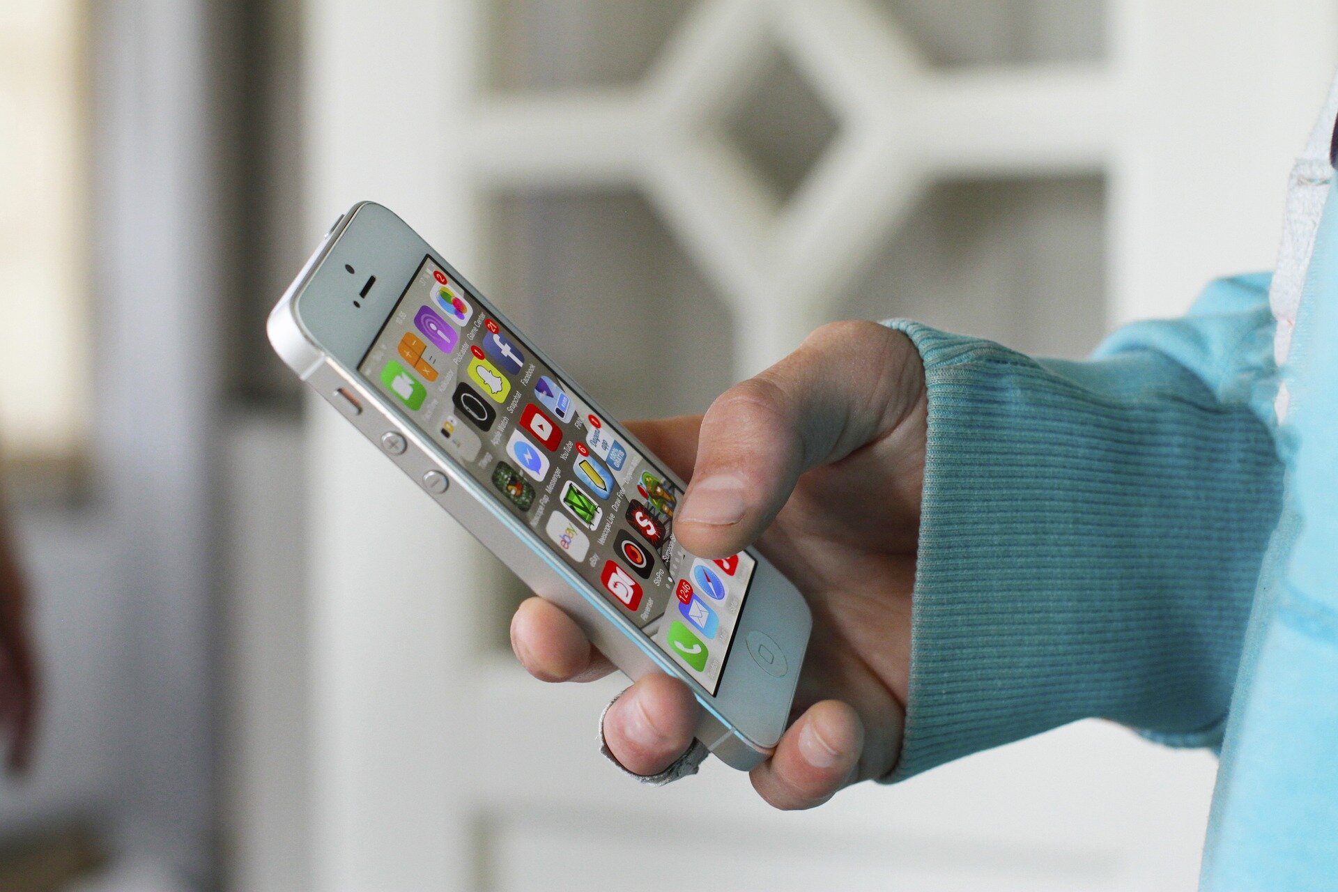 Mobile app monitoring may reduce serious complications after surgery, new study finds