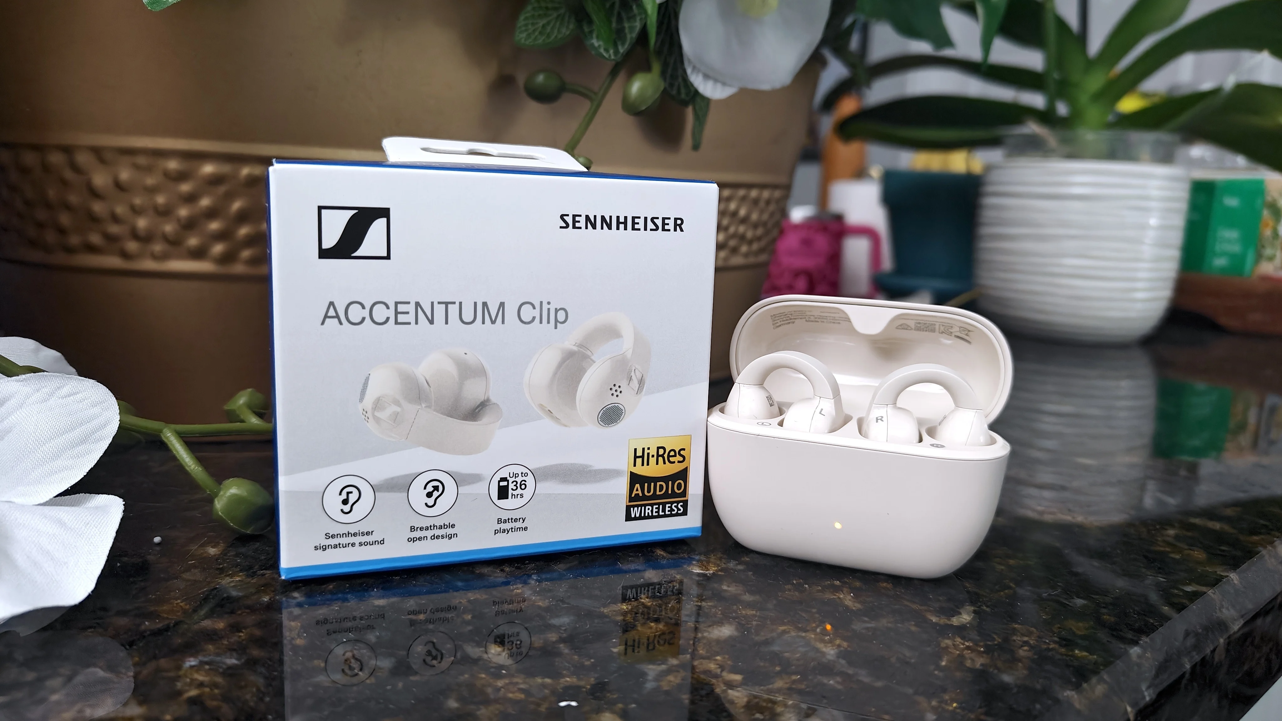 Sennheiser Accentum Clip open earbuds are elite. There’s just one major issue.