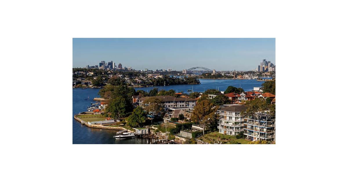 Australian Home Auctions Decline as Rate Hikes Dampen Activity