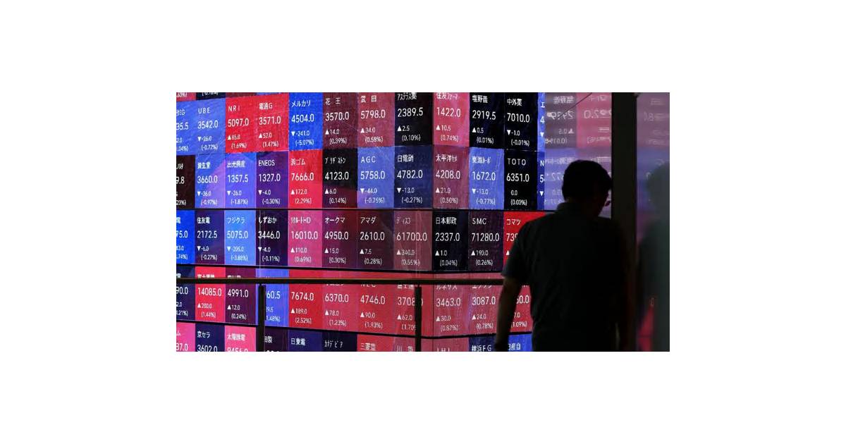 AI Trade Reversal Pierces Asia’s Star Picks-and-Shovels Stocks