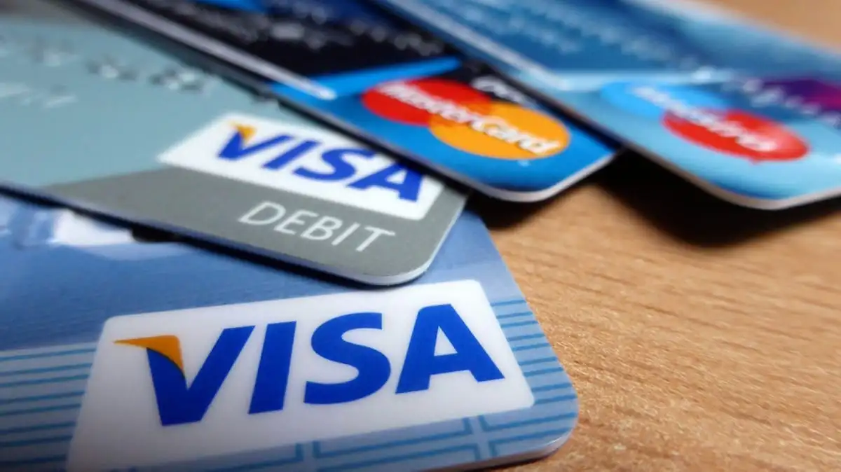 Philippine Credit Card Bad Debts Jump to P68 Billion as Inflation Bites