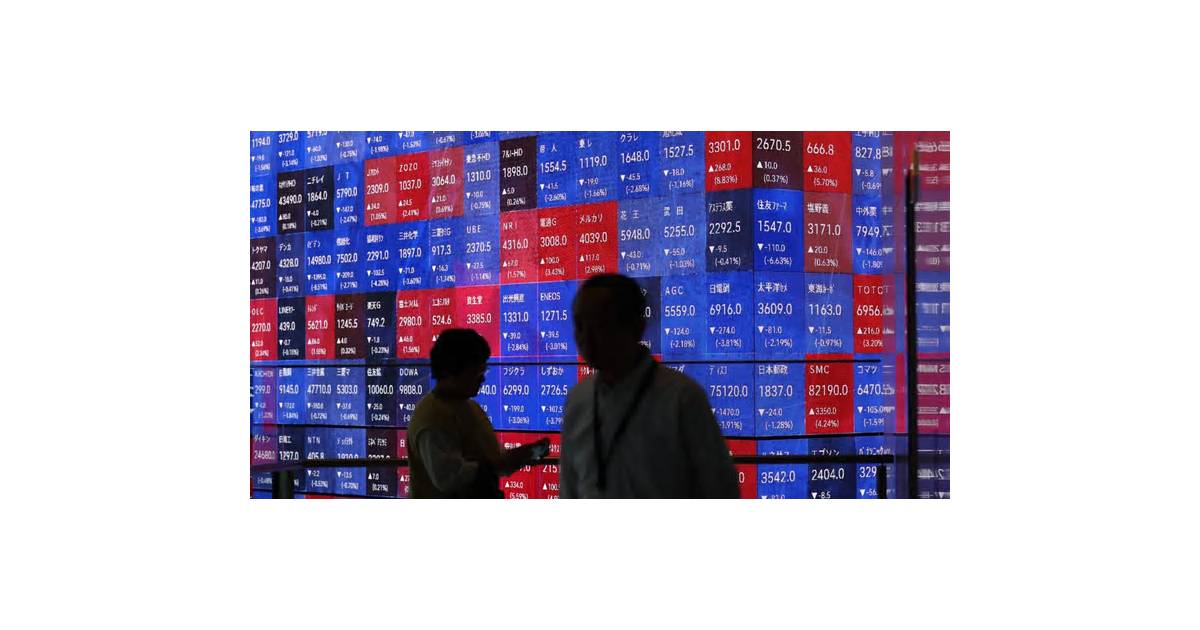 Japanese Equities Set to Fall on Tech Share Selloff, Higher Oil