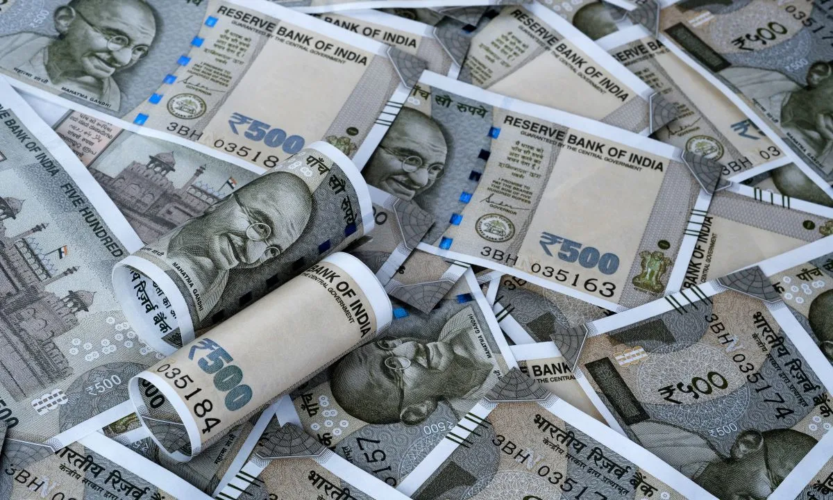 Indian Consumers Embrace Cash Ahead of New Instant Payment Fees