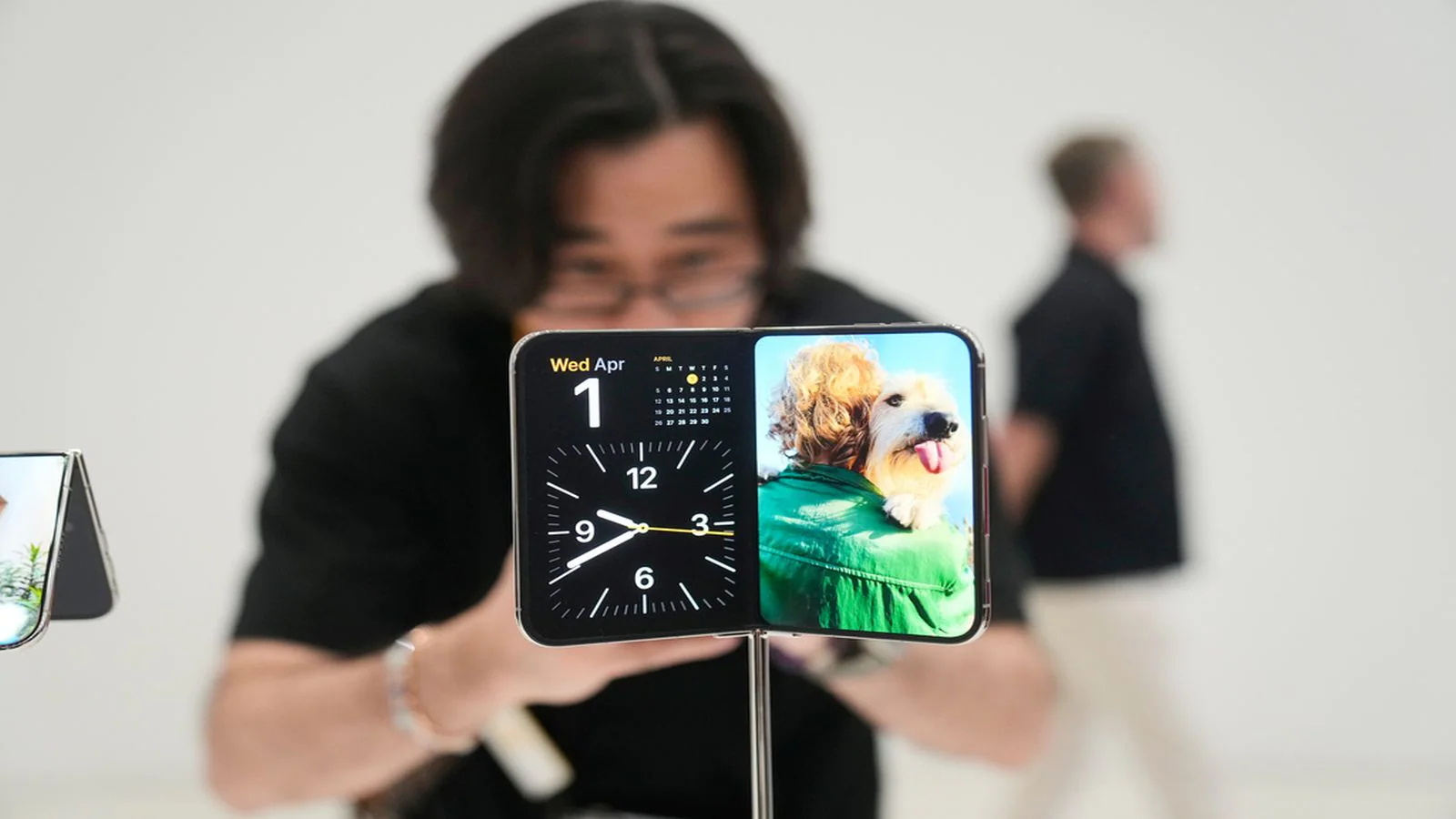 Apple iPhone Duo sold out in 3 minutes: Order today, get it in January 2027
