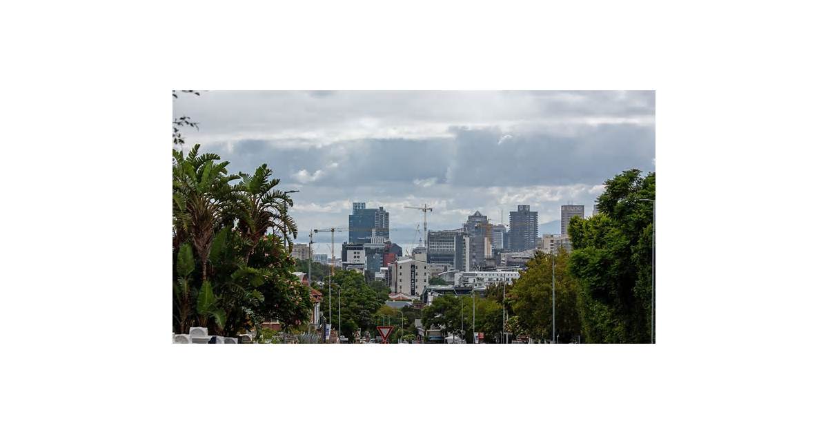 South Africa on Path to Investment-Grade Rating, Investec Says