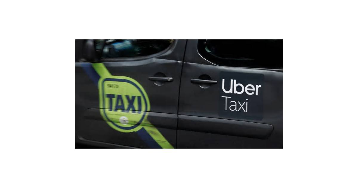 Uber wins bid to throw out UK mass lawsuit by black cab drivers