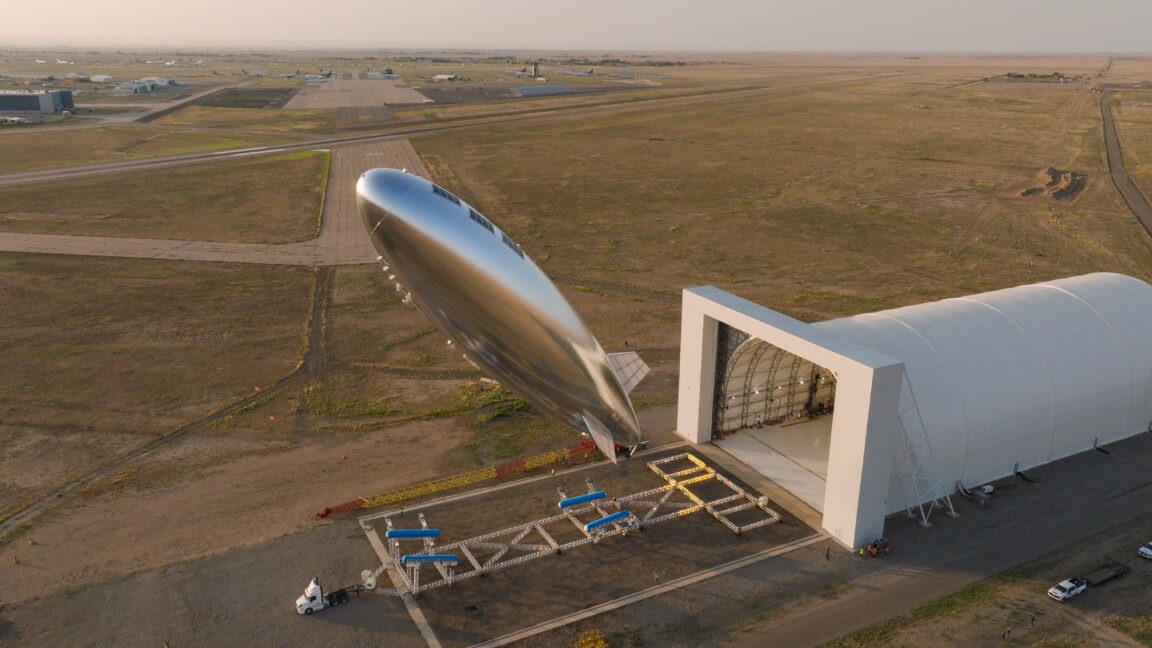 Stratospheric airship flew from US to Japan to test sky cell tower concept