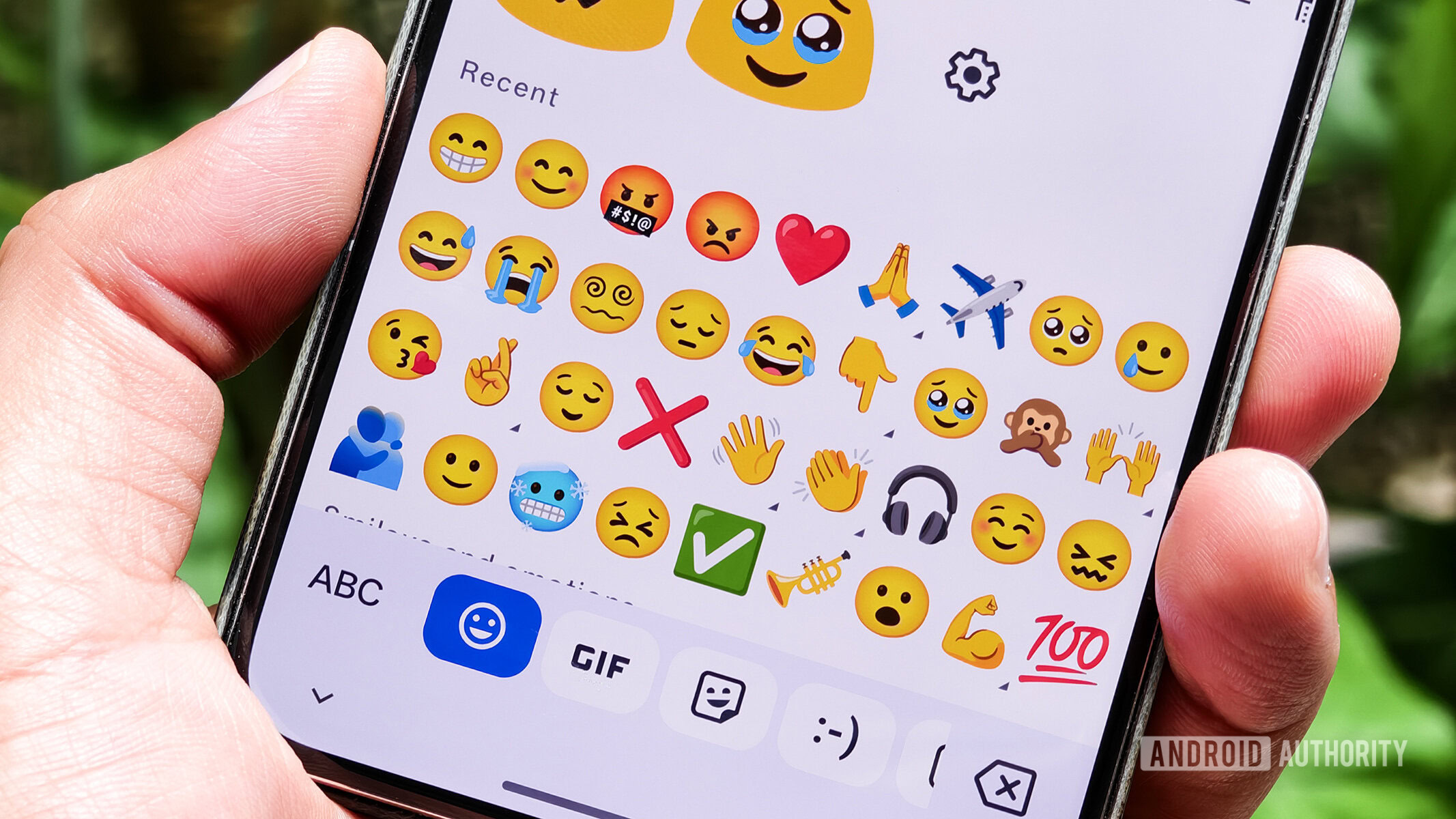 Android’s brand-new 3D emoji are rolling out more widely