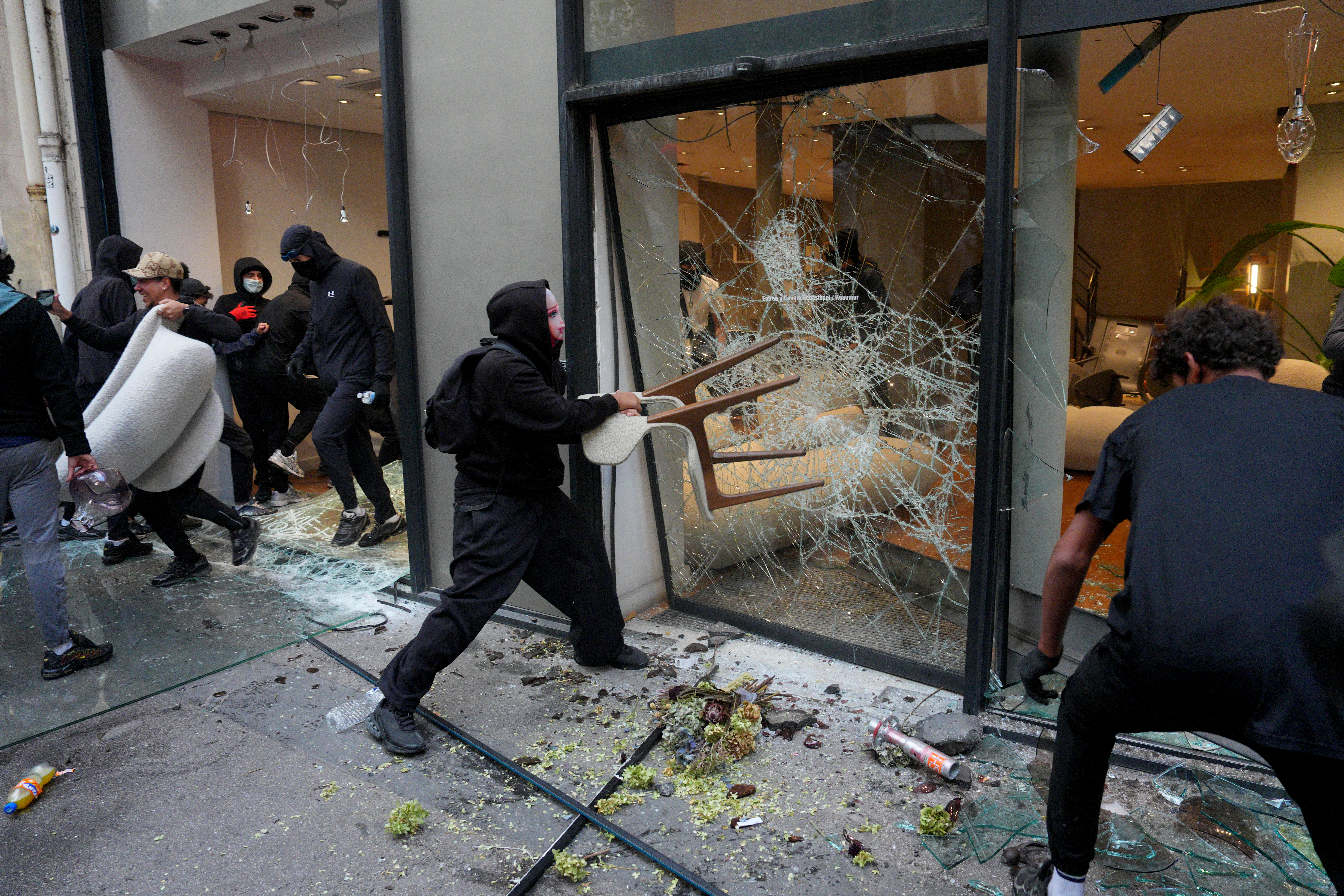 Louvre Museum Closed, Retail Damage Escalates as Protests and Looting Continue in Paris