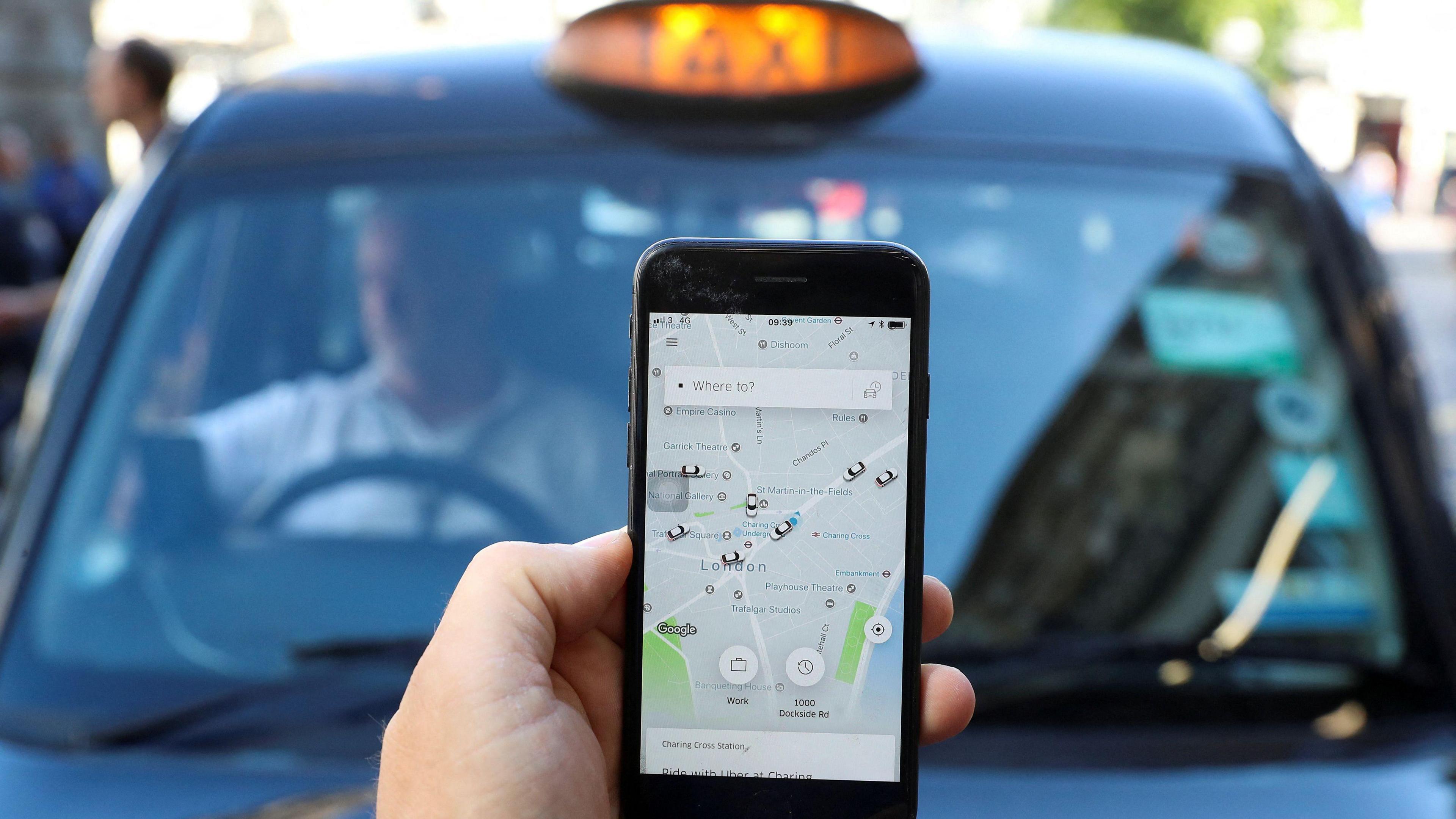 Uber wins bid to throw out £200m black cab claims