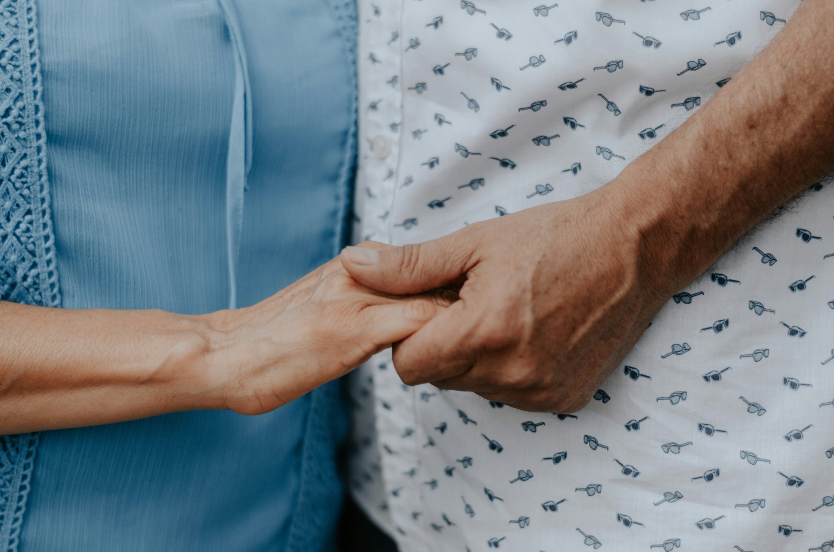 Early-onset colorectal cancer patients from disadvantaged neighborhoods may have higher cancer-specific mortality