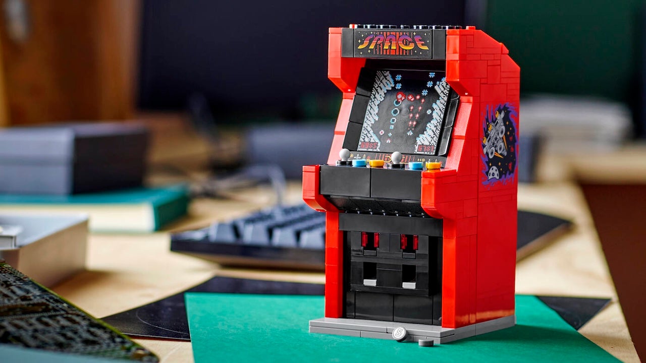 This Adorable LEGO Arcade Machine Set Is on Sale (and Retiring Soon)
