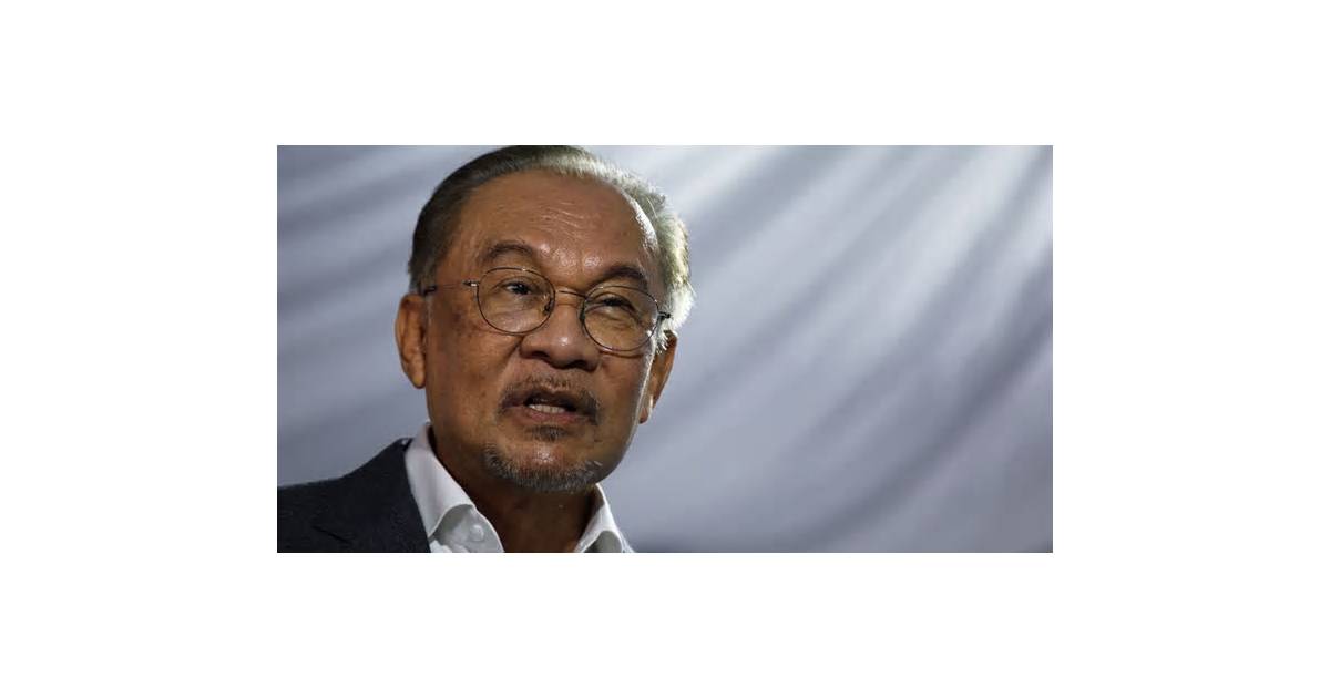 Malaysia’s Anwar Says No Financial Support Agreed for AirAsia
