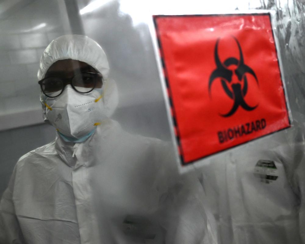 ‘These risks are real’: the threat of AI bioweapons – podcast