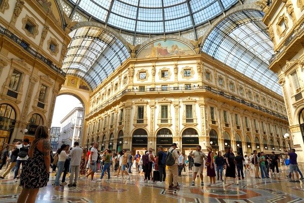 Milan Luxury Retailers Close Stores Amid Civil Unrest