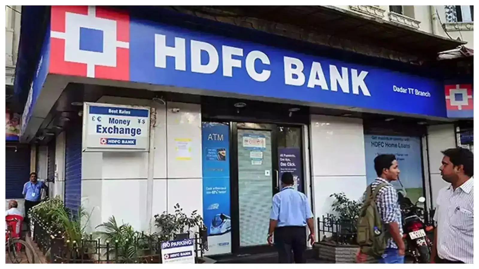 HDFC Bank margins near bottom, but expensive FCNR(B) deposits could delay recovery