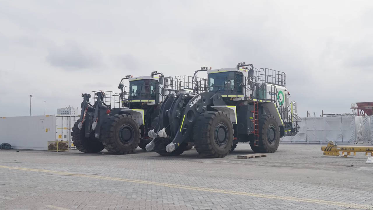 First electric wheel loaders, dozers, water carts and graders set sail for Fortescue mines and its real zero target