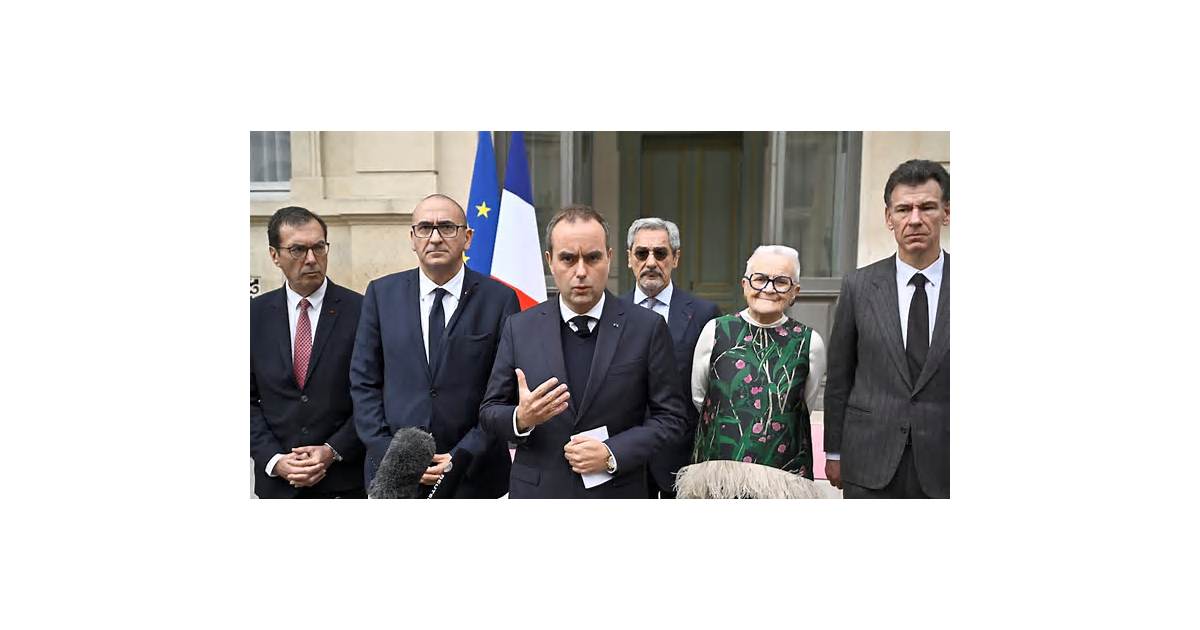 France calm under night curfews as government awaits new weekend protests
